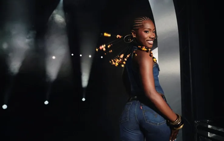 Levi’s® rusza z kampanią „Behind Every Original”, prezentując klip opowiadający historie z nieco innej perspektywy podczas finału Super Bowl